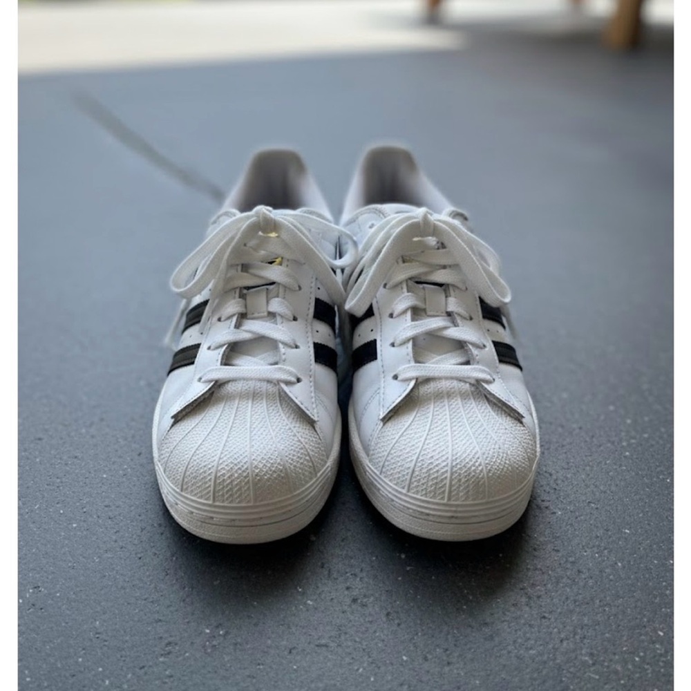 CLASSIC ADIDAS SIZE 5.5 - Picture 2 of 7
